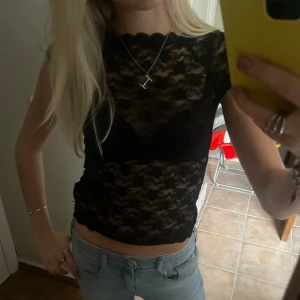 Spets tröja - Så sjukt snygg svart spets tröja!☺️