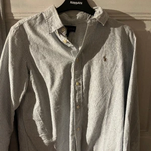 Ralph lauren skjorta - Fin Ralph lauren skjorta som är för liten, annars fint skick 8/10
