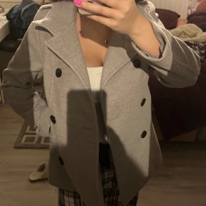 vår jacka/ skepparkappa - Använd ett par gånger men är som ny✨