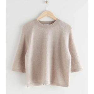 & Other Stories - Säljer denna tröja då den inte kommer till användning💓💓Använt fåtal gånger och i väldigt fint skick💘💘Nypris 690!!