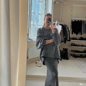 Oversize stickad tröja - Magiskt mjuk & längre stickad tröja i oversize modell. 