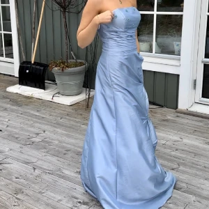 Balklänning - Balklänning som påminner om askungen🥰 Använd 1 gång