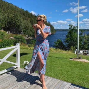 Klänning från Ivy & Oak - Så fin sommarklänning i storlek 36/38.  Perfekt för bröllop, dop eller bara fina sommardagar 🍓nypris strax över 2000kr.