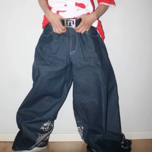 Intessekoll  - Intessekoll på dessa feta baggyjeans. Pm för fler bilder och info 