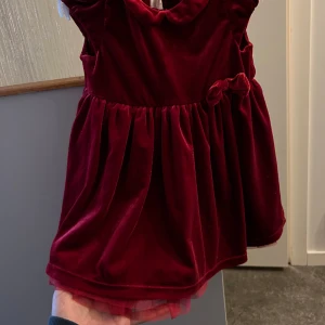 Festklänningar  barn - Båda för 100 kr