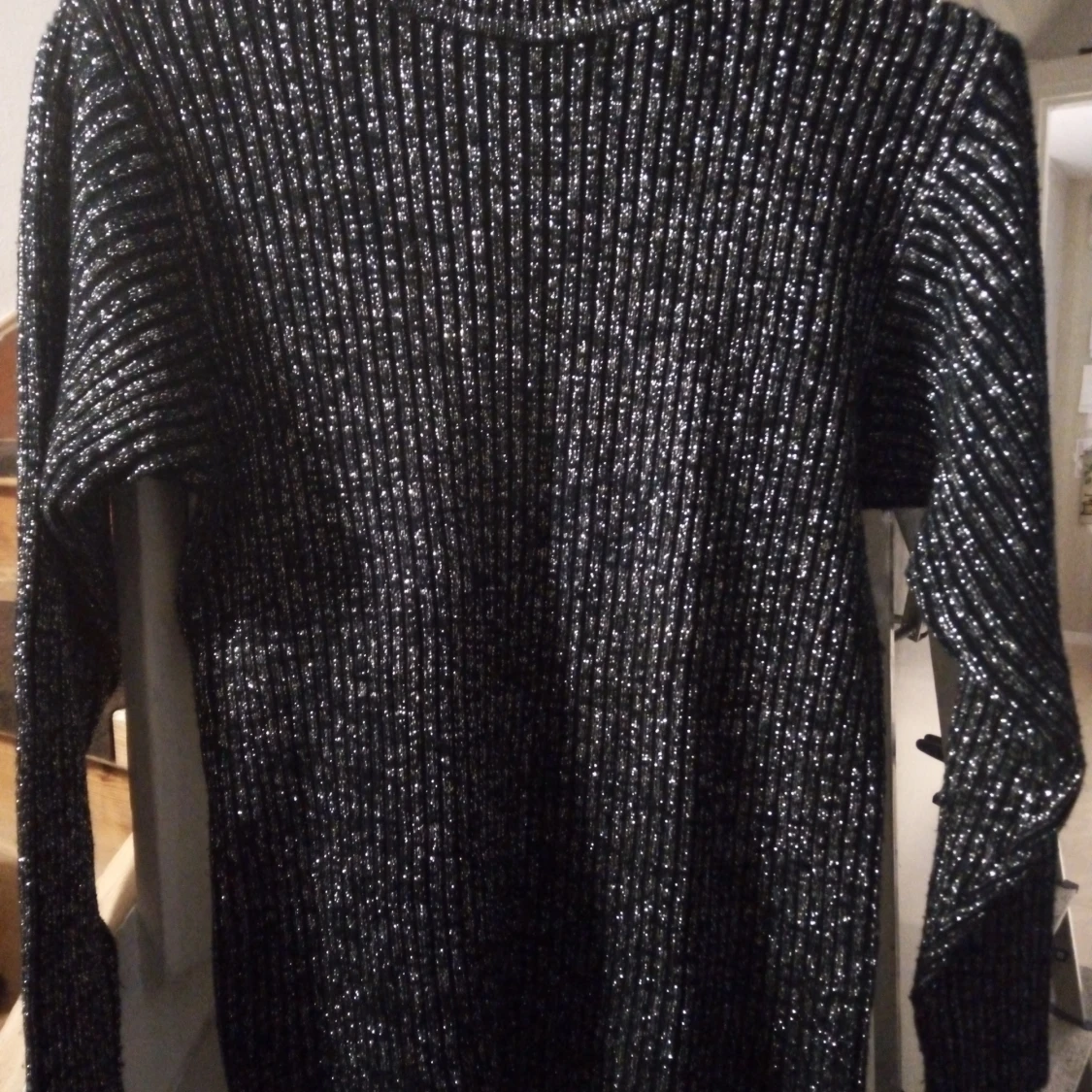 Svart silvrig glittrig tröja 