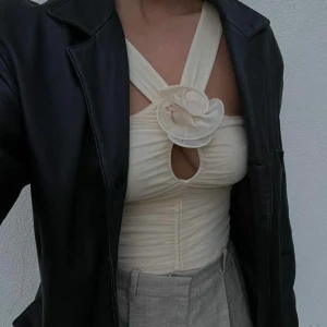 Topp - Helt ny utan prislapp, aldrig använts.  Nypris var 370,- 