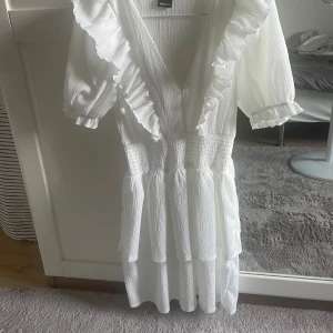 Klänning  - Jättefin klänning från Gina tricot. Har bara används en gång. Är slutsåld. Kan diskutera pris🩷