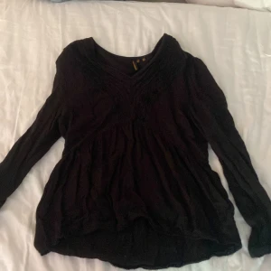Superdry blus  - Svart blus, nästan aldrig använd💕