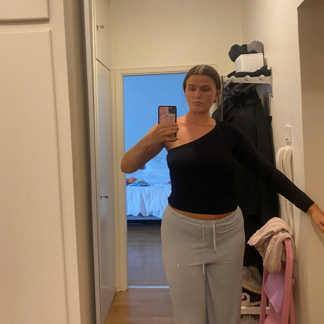 Off shoulder tröja med en arm
