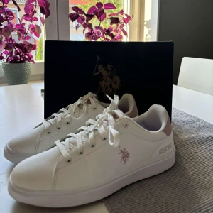 Rosa Ralph lauren skor  - Endast använda en gång