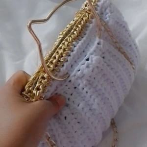 Handväska  - Vitt och guld hand made. 