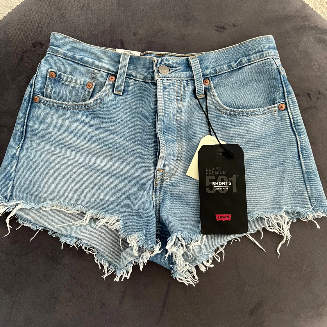 Levis 27W