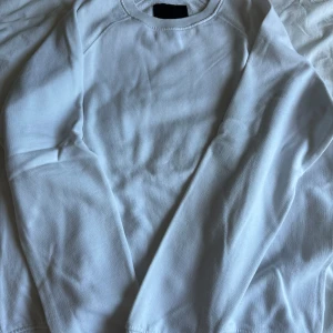 Sweatshirt - Lite tunnare sweatshirt från Lager 157. Jättebra skick!