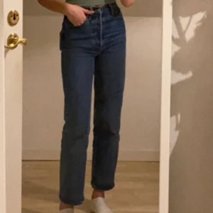 Levi’s jeans.  - Levi’s jeans i storlek 24. Väl använda men i bra skick. Första bilden är gammal men är runt 160cm på den. Modell ribcage straight😊. Skriv vid frågor. Förslag på pris är välkomna🥰