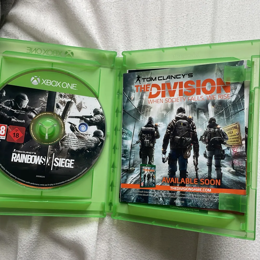 Ett Xbox one spel som är roligt som man kan spela online med sina kompisar där man är 5 mot 5 om man vill man kan spela lite olika baner och sådant. Muu.
