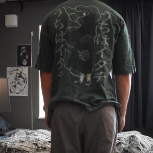 Anime t-shirt - Storlek L. Jag är 185cm 90kg för referens