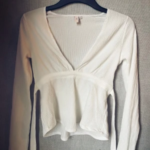 Cute tie top  - Söt top från Nelly nytt skick! 