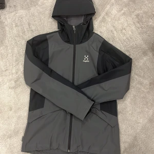 Haglöfs jacka - Regnjacka storlek s/m Unisex  Använd ett fårtal gånger   Kan frakta 