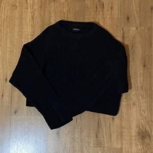 Stickad tröja - Stickad tröja🖤