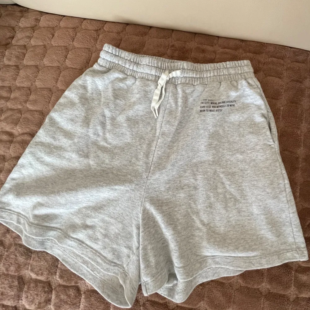 Super sköna mjukis shorts från hm som inte kommer till användning 🤩 skriv dm för mer frågor . Shorts.