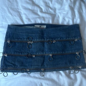 Mini kjol fornarina - Storlek medium  Köpte den på tradera Men är för stor Helt okej skick ,men jag kunde ha den 