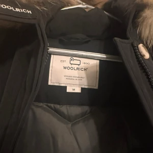 Woolrich vinterjacka strl M nypris 9000 kr säljer för 4500  - Nyskick, använd fåtal gånger under vintern