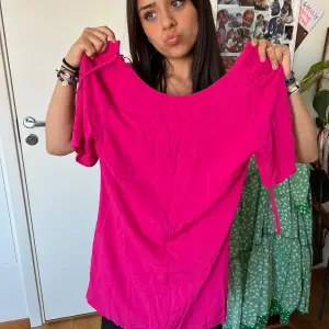 rosa klänning/blus kort ny med prislapp og pris 150kr
