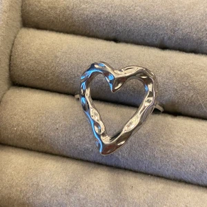 Silverrring - Jättefin ring!! Rostfritt stål och justerbar