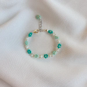 Handgjorda armband 🤍 - .