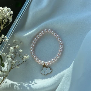 Handgjort armband 🤍 - .