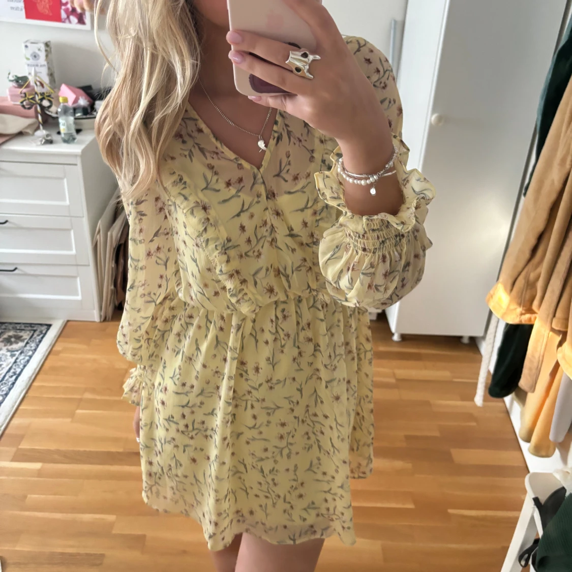 Gul klänning fråm H&M