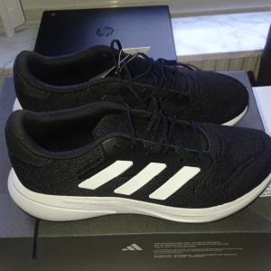 Response runner skor! - Helt nya adidas skor för endast 500kr. Riktiga priset är 800kr. Säljer dom på grund av fel storlek 