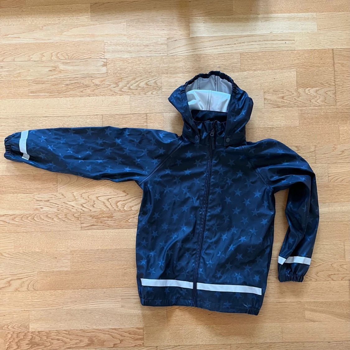 Tunn regnjacka.  - 91