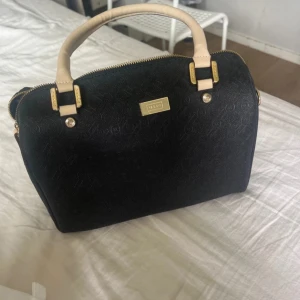 Hand väska  - Helt ny, aldrig använd  