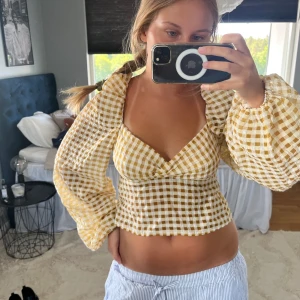 Rutig topp💛 - Så fin och unik rutig topp från HM som jag tyvärr inte använder längre😇