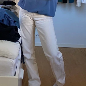 Weekday jeans - Modellen Row.  Cream White 