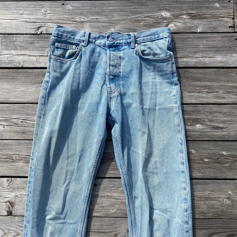Blåa Weekday Barrel Jeans ︱31x33 ︱Relaxed passform, bekväma . Jeans & Byxor.