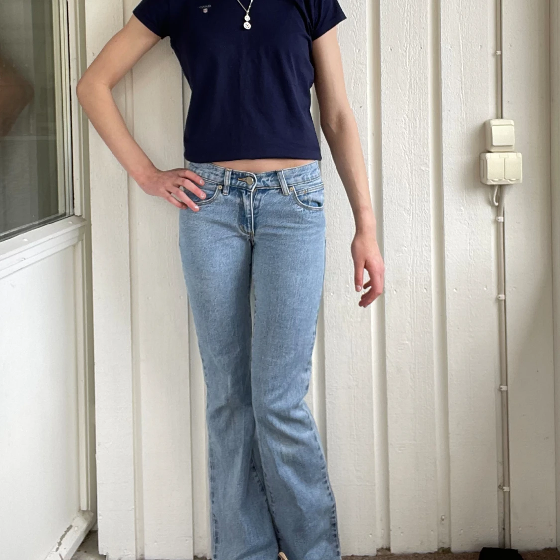 Low waisted boot cut jeans - 1