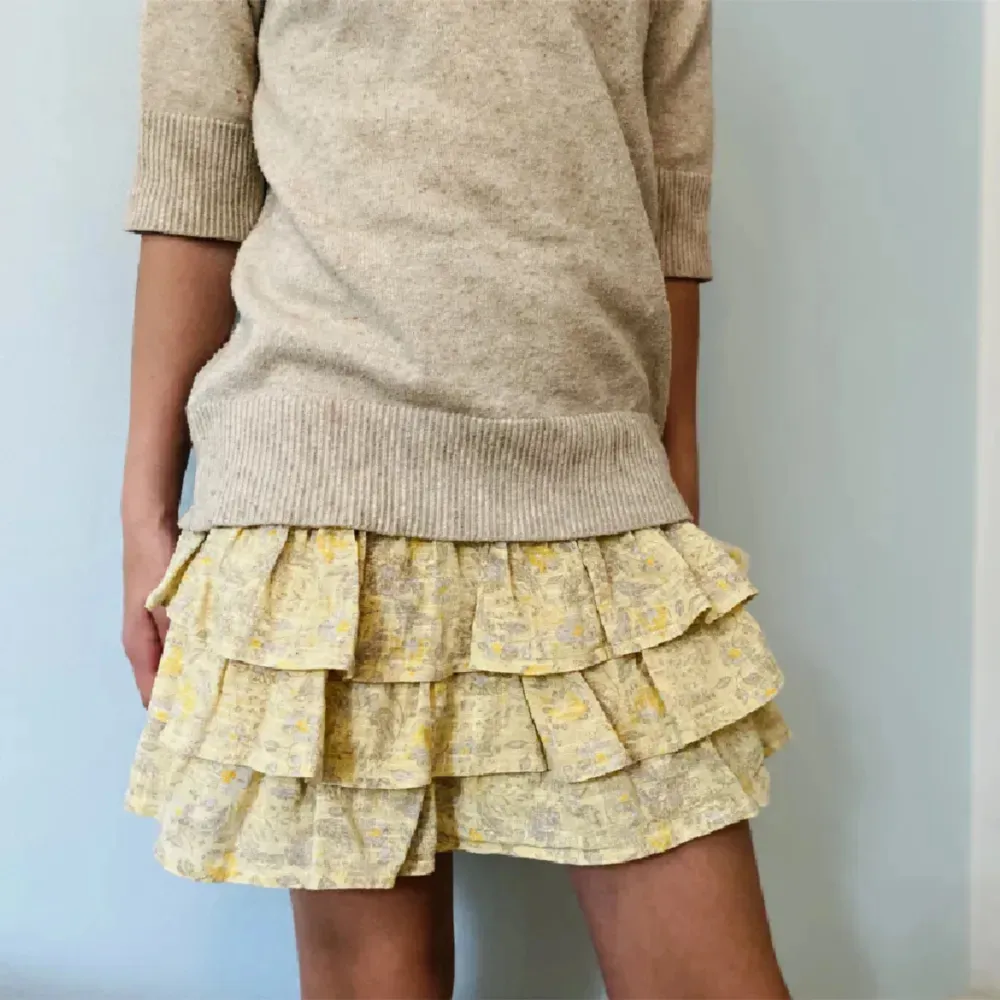 Lägger upp denna så fina kjol igen 💛🍋🌼skick 10/10. Kjolar.