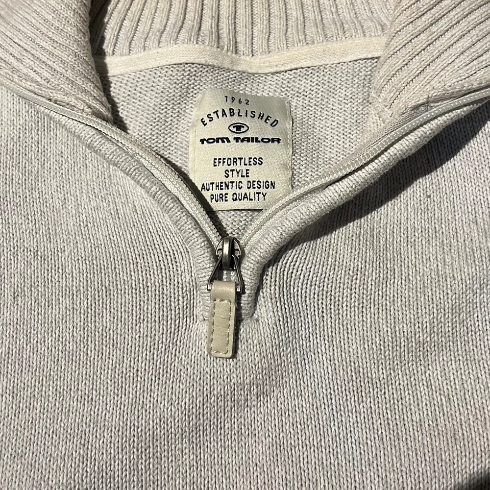 Säljer denna unika tröja som är inköpt i butik i Tyskland. Sjukt snygg och unik. Aldrig använt den typ. Nypris: 1600 kr. Stickat.