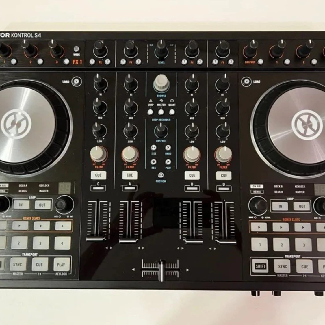 Native Instrument Traktor Kontrol S4 MK2 DJ Controller
