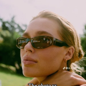 Nya solglasögon - Helt nya, hann bara inte skicka tillbaka. Kommer med orginalkartong, inpackad. Påse till glasögonen kommer med. Frakt tillkommer.