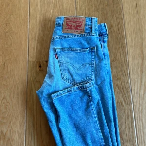Levis 511  - Rikrigt snygga slim Levis 511 skick 10/10 aldrig använda. 