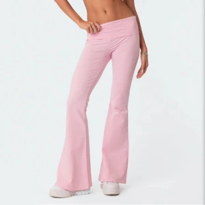 Rosa lågmidjade yogapants - Superfina yoga byxor med perfekt material • hair Lappen sitter kvar och den är i nyskick • Orginalpris 819 kr