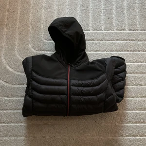 Svart jacka - Svart jacka