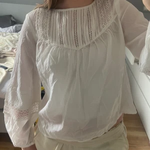 Blus  - Knappt använd passar mig som har storlek s perfekt 