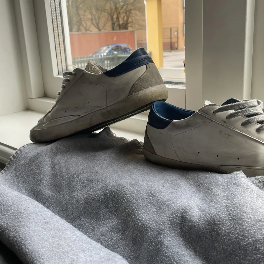 Strl 43 golden goose som jag vill byta för att jag diggar inte de längre så mycket. Bra skick. Kengät.