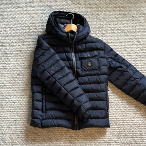 Refrigiwear dunjacka  - Refrigiwear dunjacka i storlek M men är väldigt liten i storleken! Nypris ca 💸3000kr ✅ använd fåtal gånger! Skick: 9/10