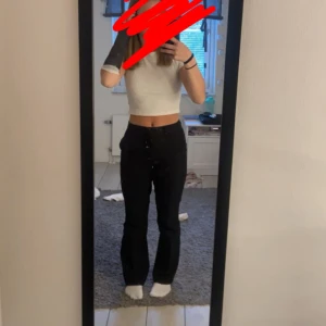 Kostymbyxor  - Kostymbyxor från bikbok i storlek 34. Hör av er vid frågor!